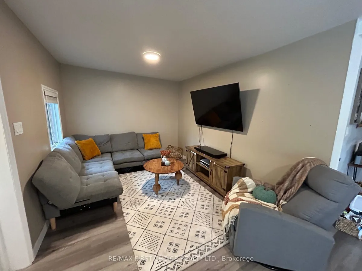 Detached in Thunder Bay