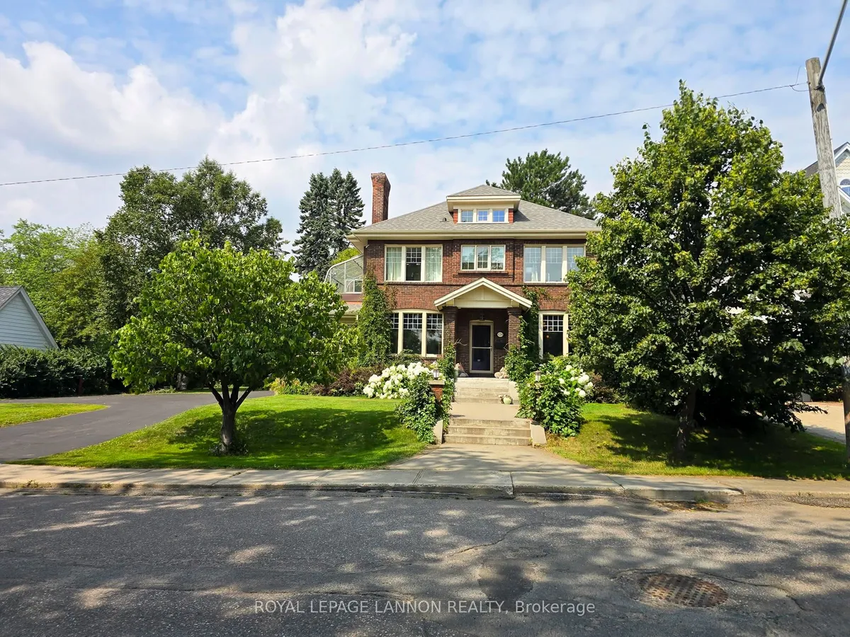 Detached in Thunder Bay
