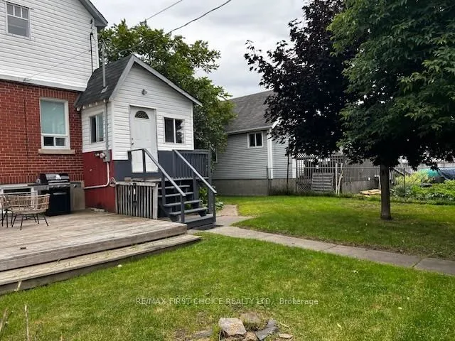 Detached in Thunder Bay