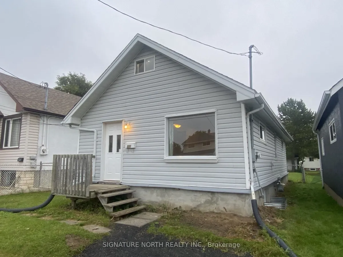 Detached in Thunder Bay