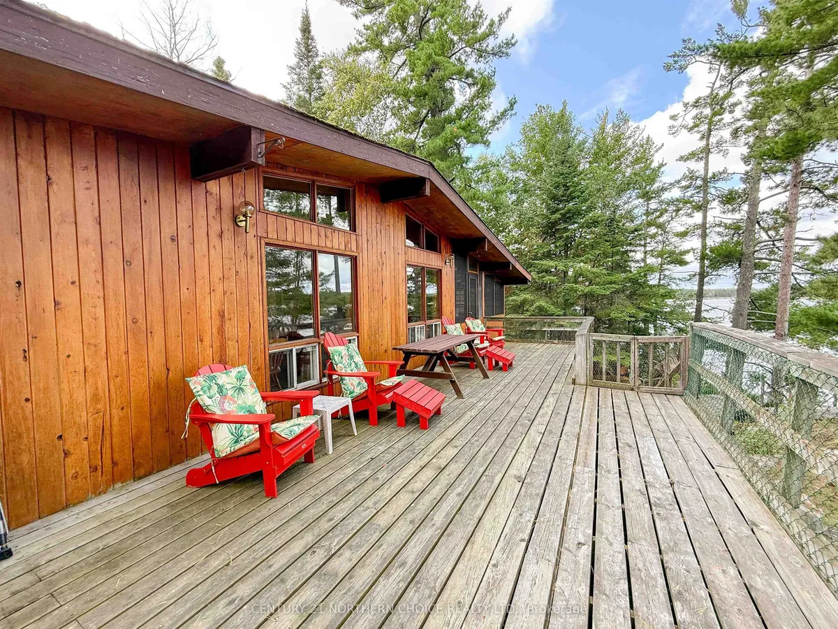 Detached in Kenora