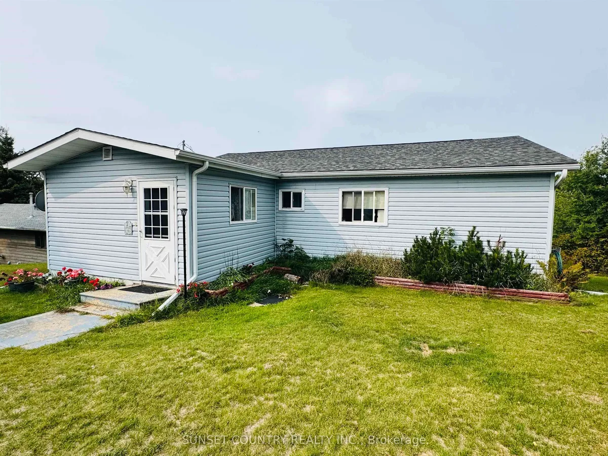 Detached in Machin