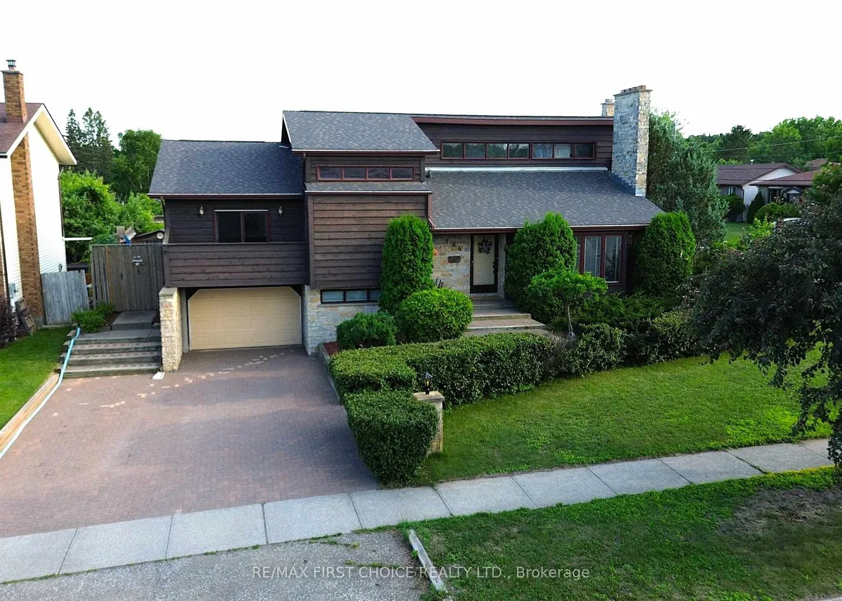 Detached in Thunder Bay