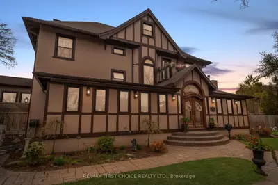 Detached in Thunder Bay
