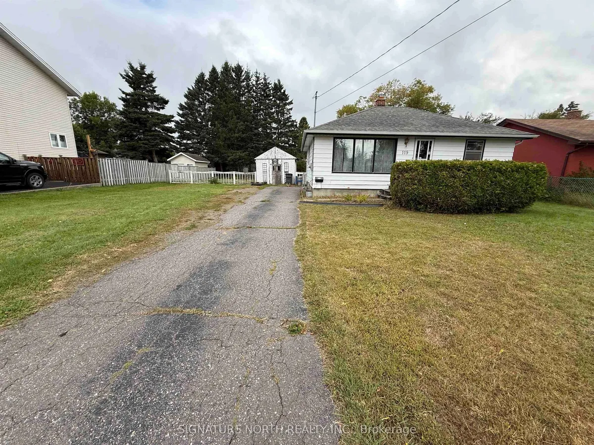 Detached in Thunder Bay