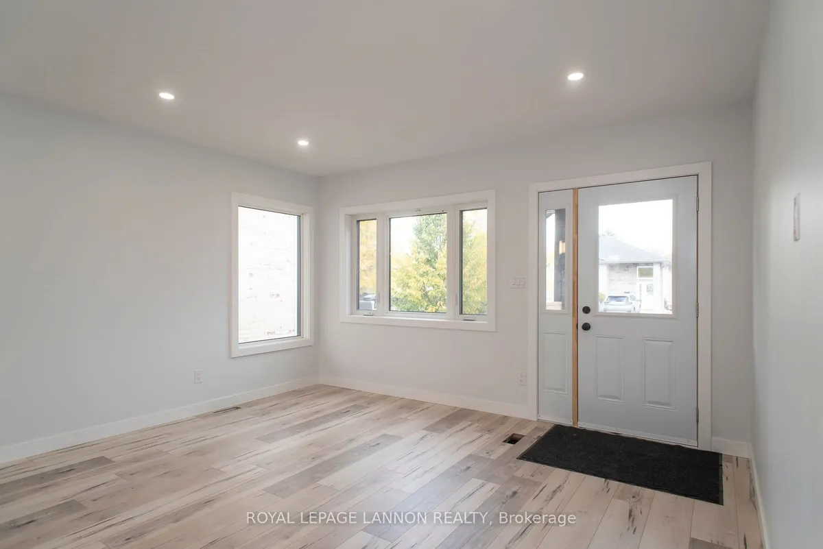 Detached in Thunder Bay