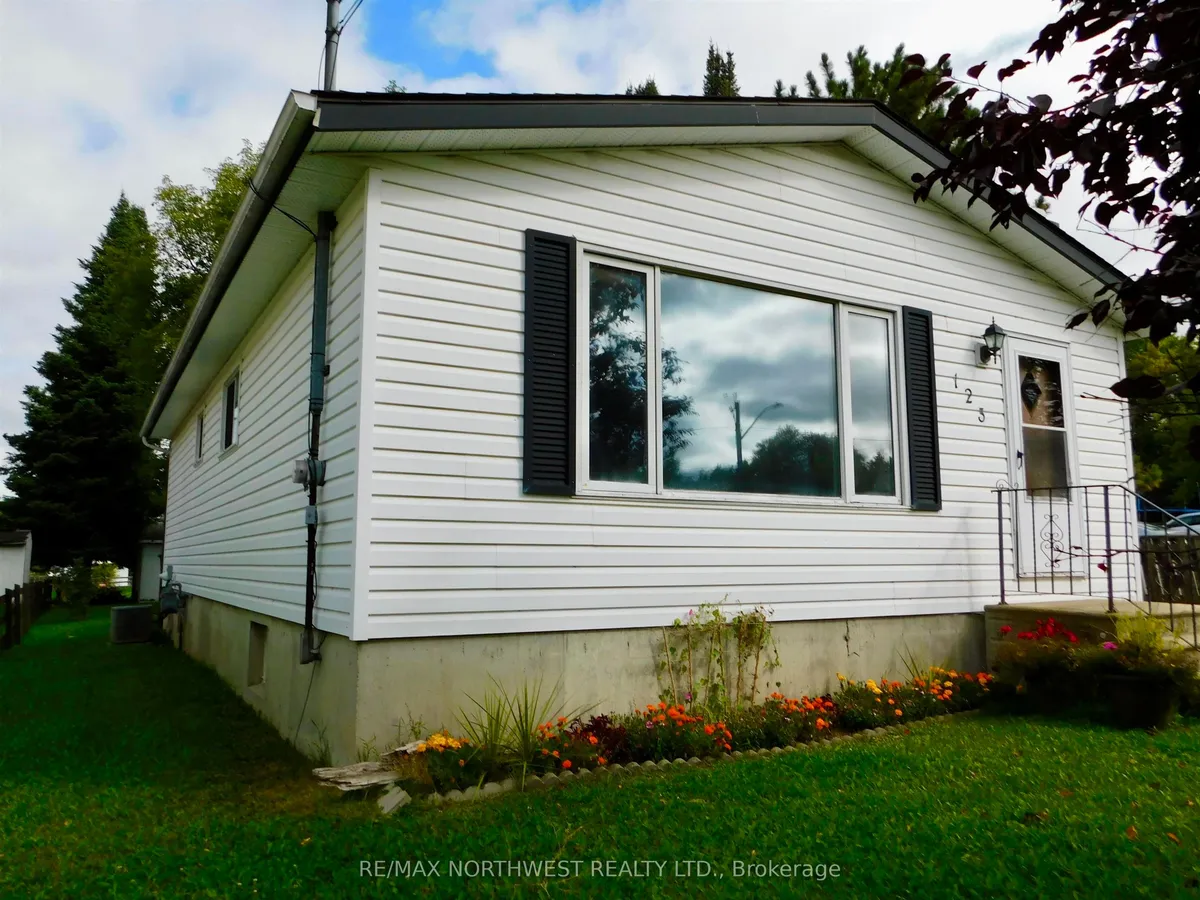 Detached in Dryden