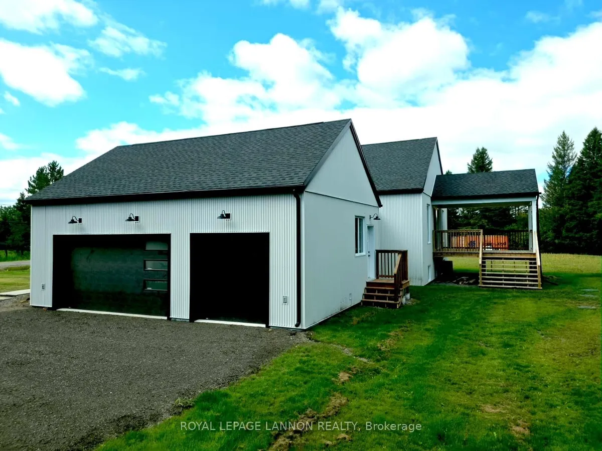 Detached in Thunder Bay