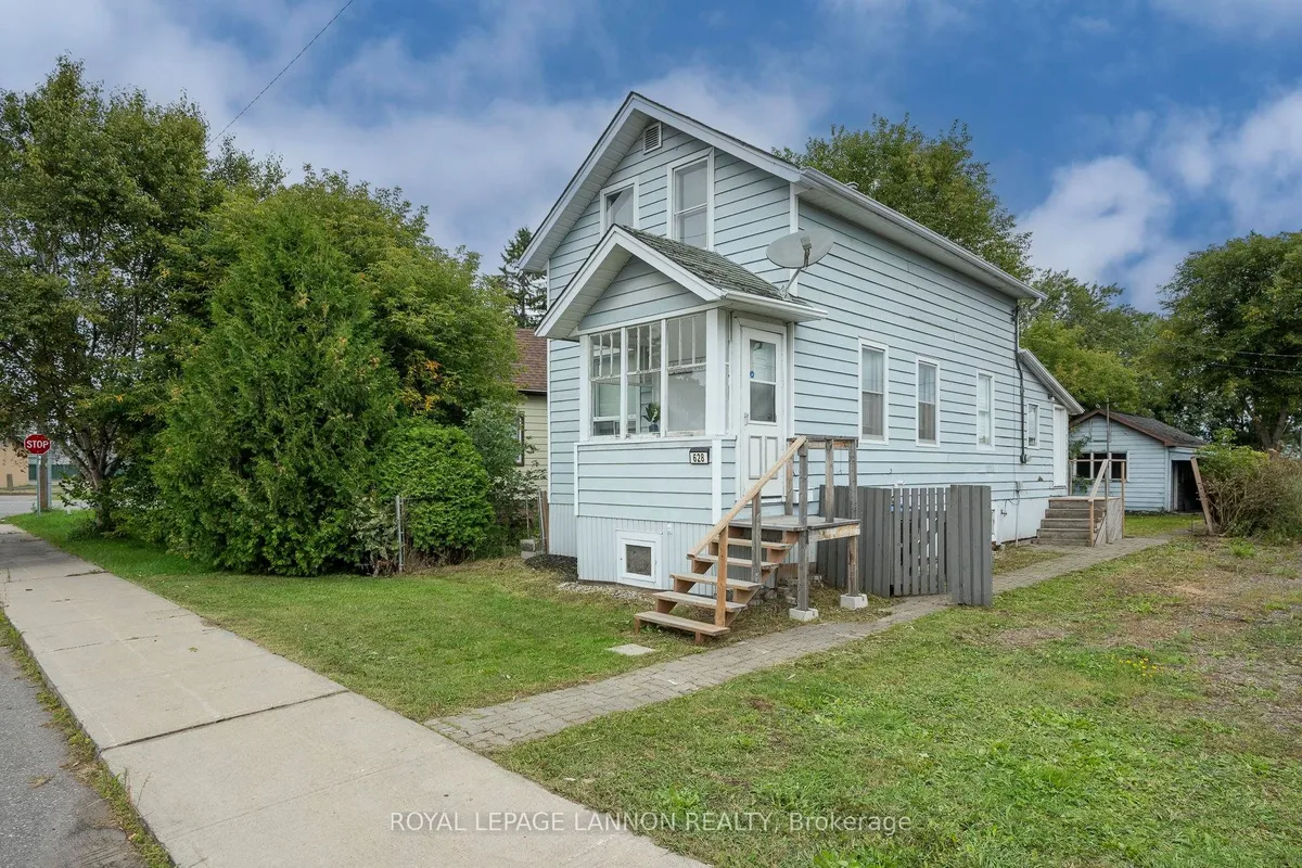 Detached in Thunder Bay