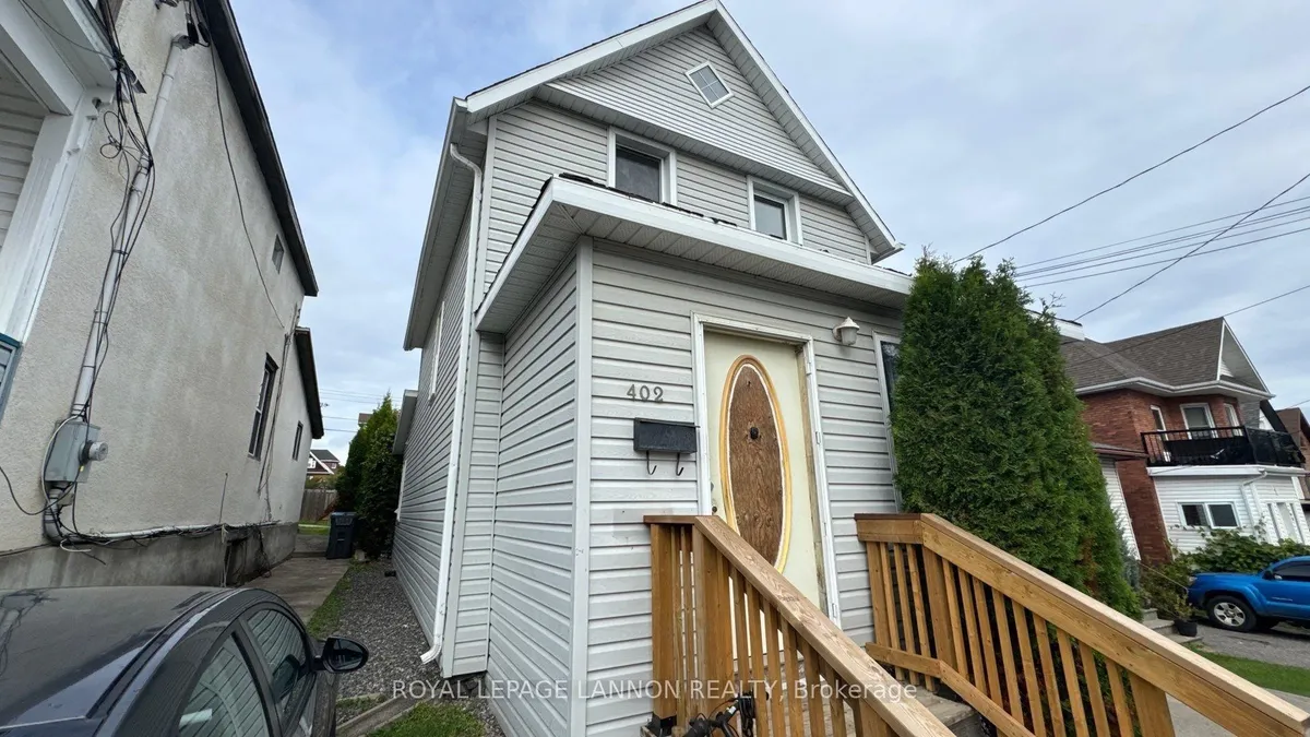 Detached in Thunder Bay