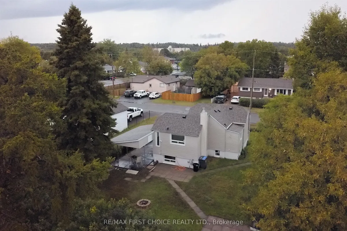 Detached in Thunder Bay
