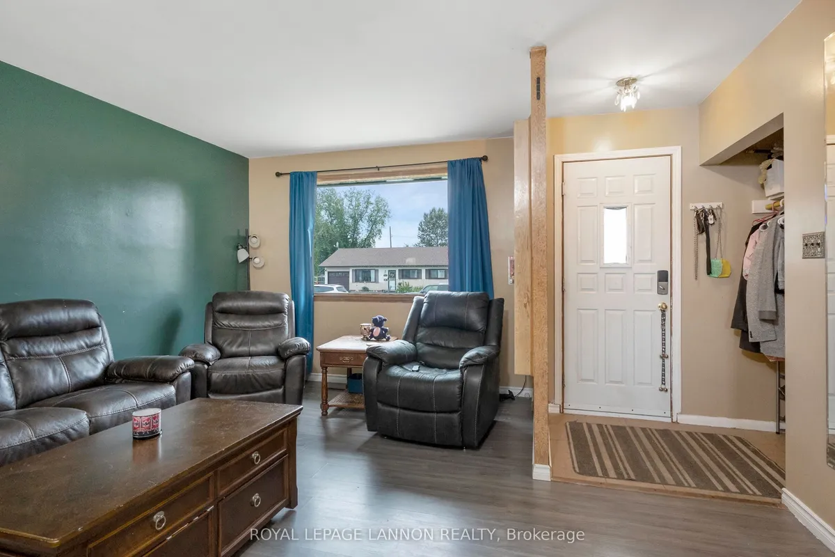 Detached in Thunder Bay