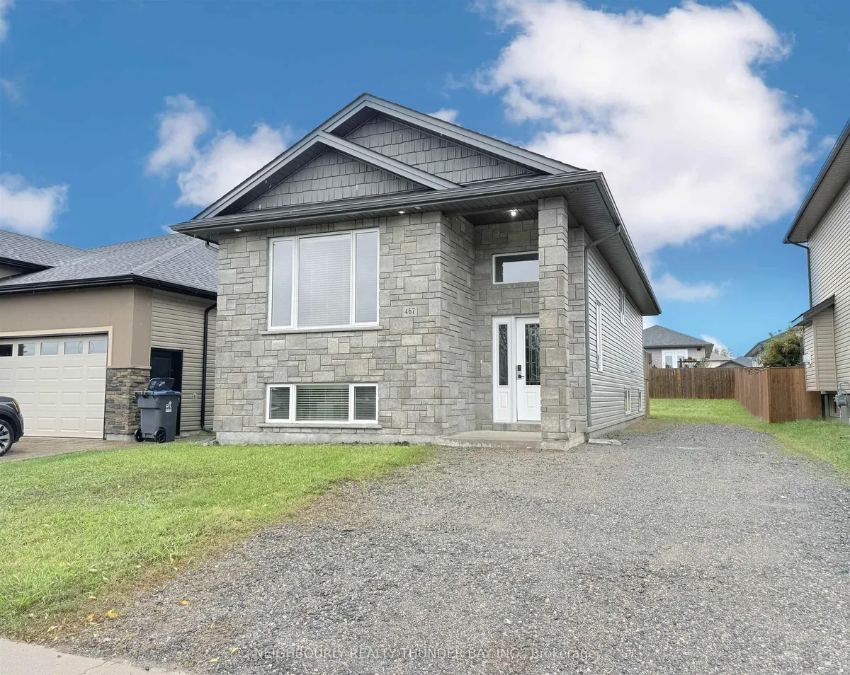 Detached in Thunder Bay