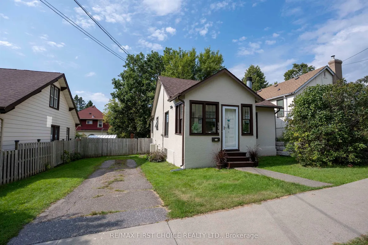 Detached in Thunder Bay