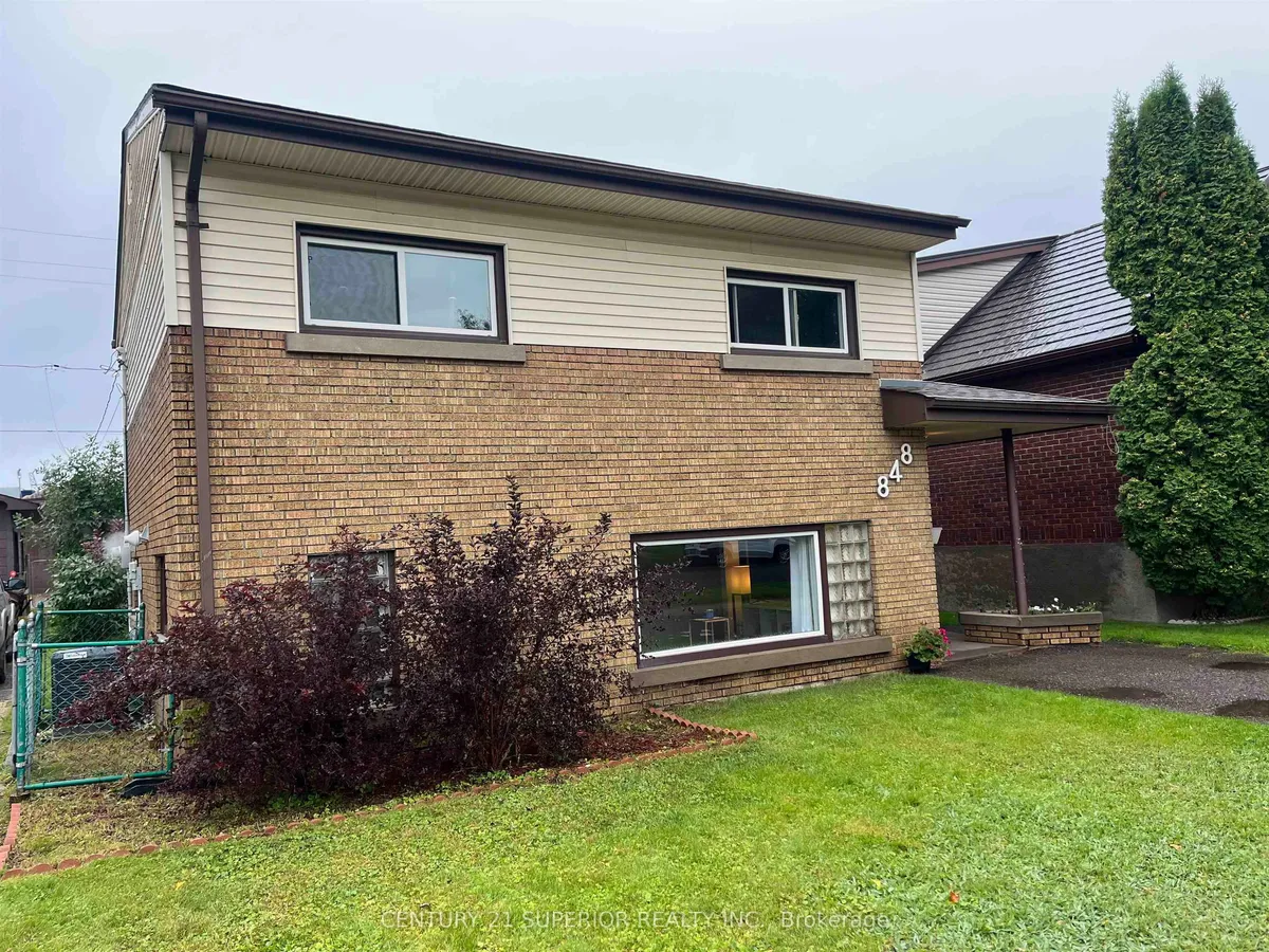 Detached in Thunder Bay