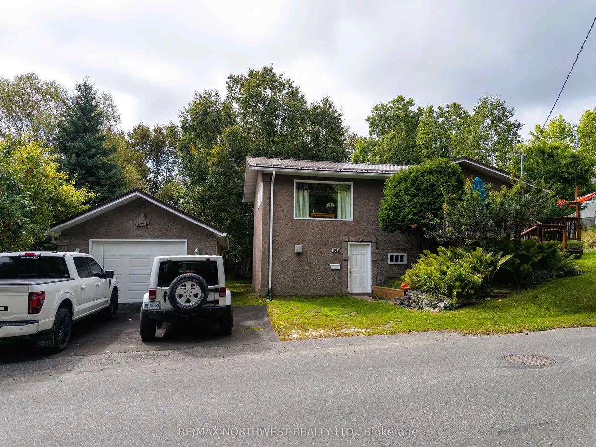 Detached in Kenora