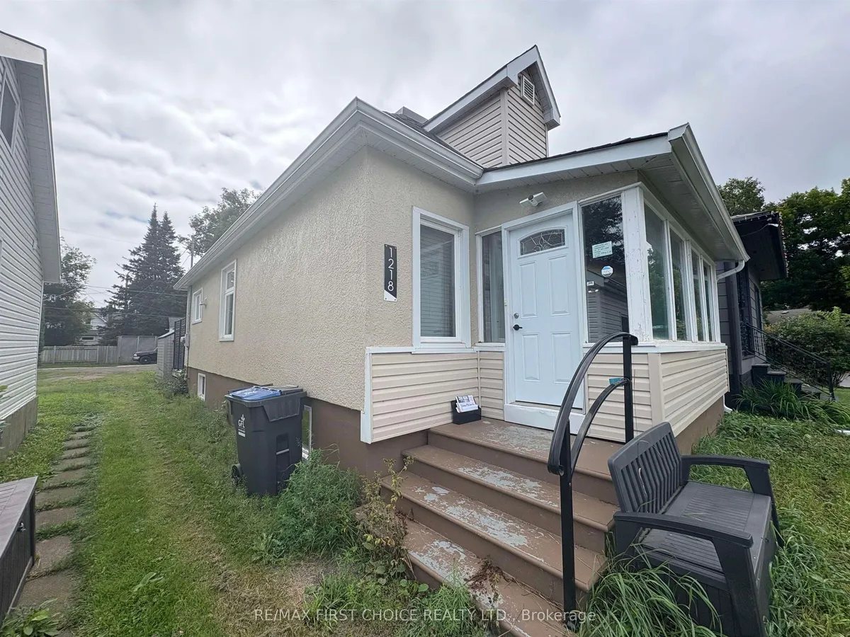 Detached in Thunder Bay