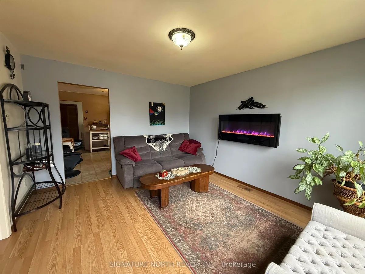 Detached in Thunder Bay