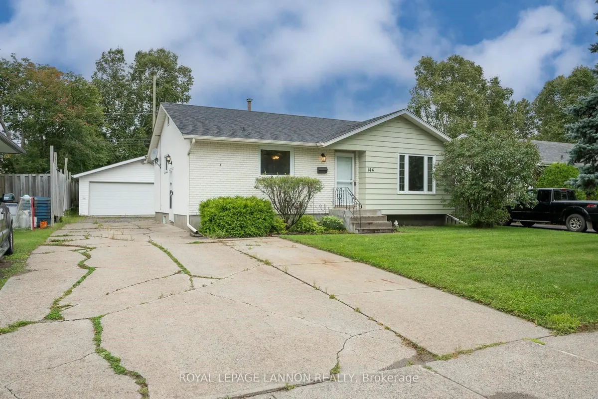 Detached in Thunder Bay