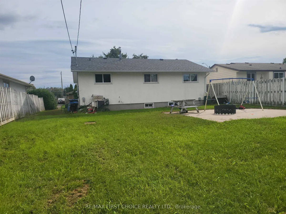 Detached in Thunder Bay
