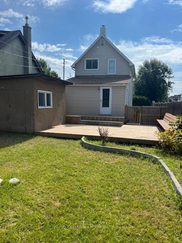 Detached in Thunder Bay
