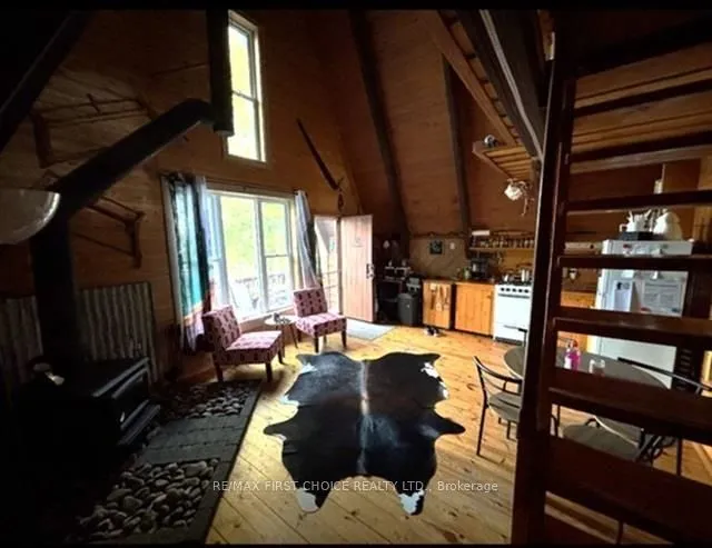 Detached in Thunder Bay Remote Area