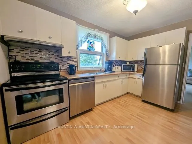 Detached in Dryden