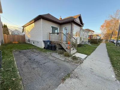 Detached in Thunder Bay
