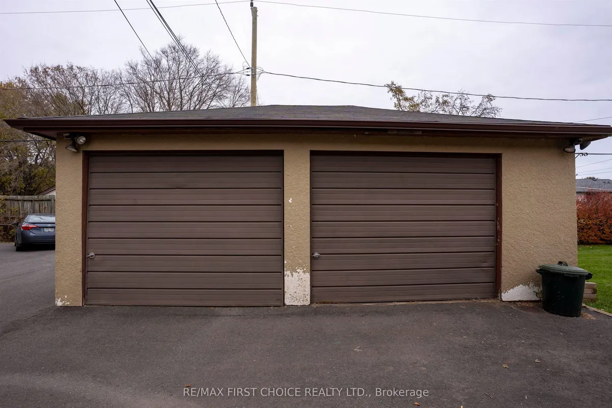 Detached in Thunder Bay