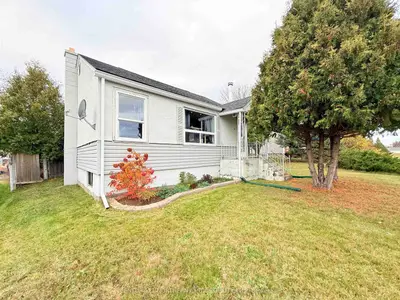 Detached in Sioux Lookout