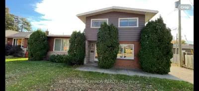 Detached in Thunder Bay