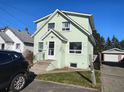 Detached in Thunder Bay