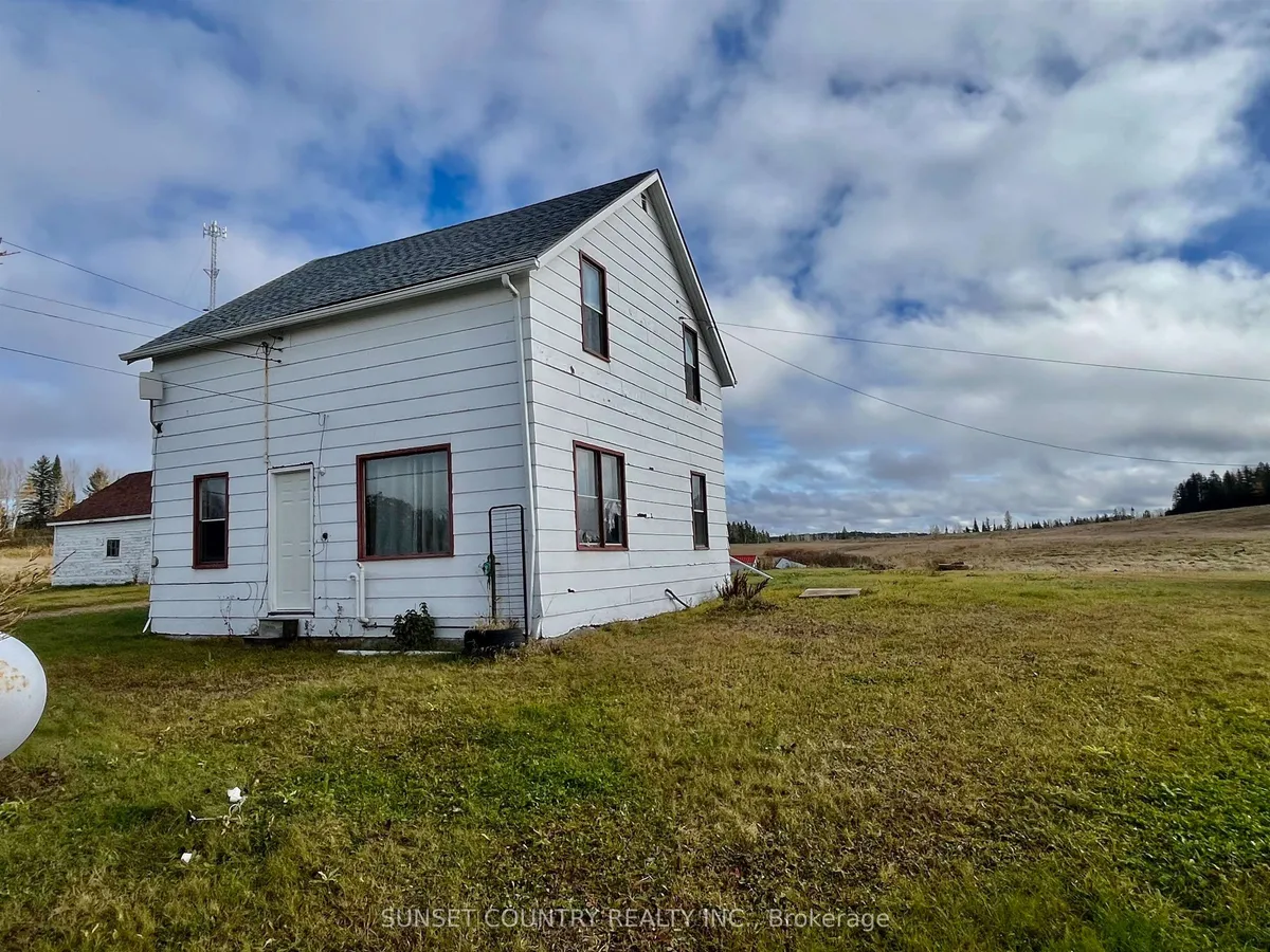 Detached in Kenora Remote Area