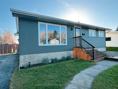 Detached in Kenora