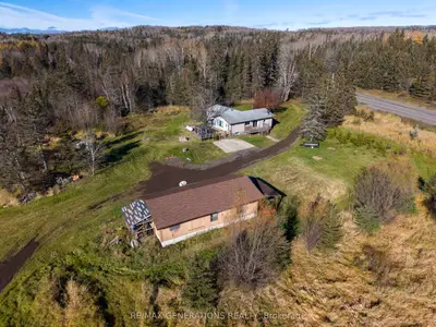 Detached in Thunder Bay