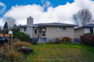 Detached in Thunder Bay
