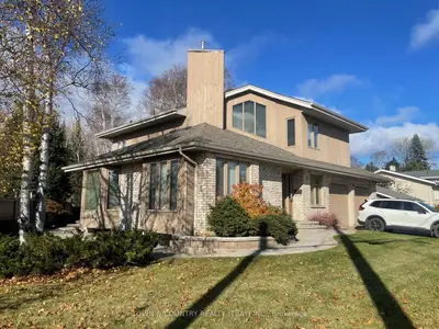 Detached in Thunder Bay
