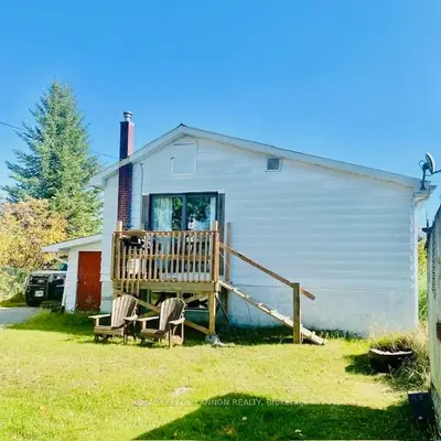 Detached in Greenstone