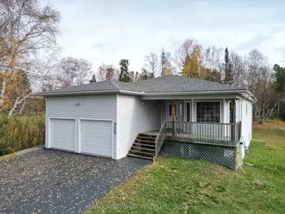 Detached in Kenora