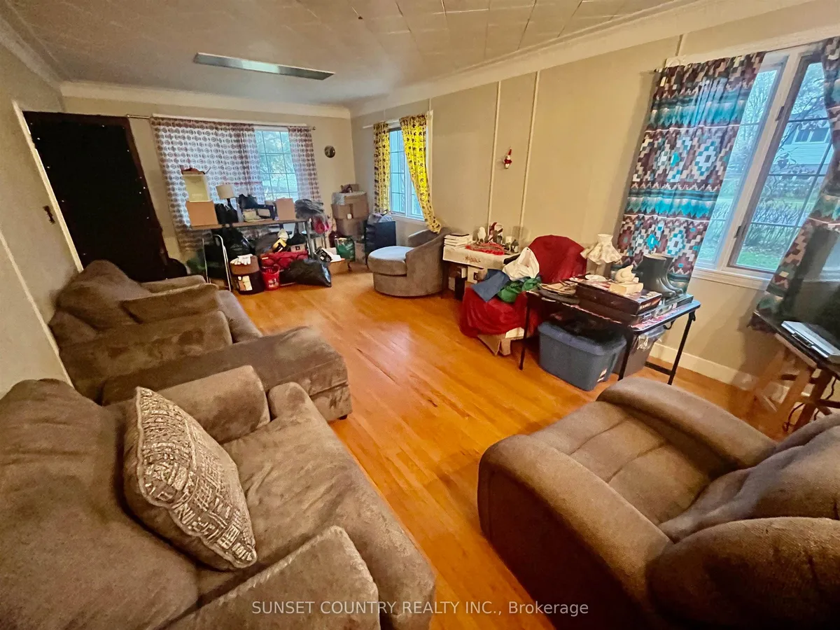 Detached in Dryden
