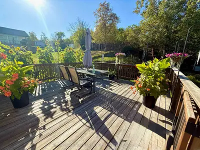 Detached in Kenora