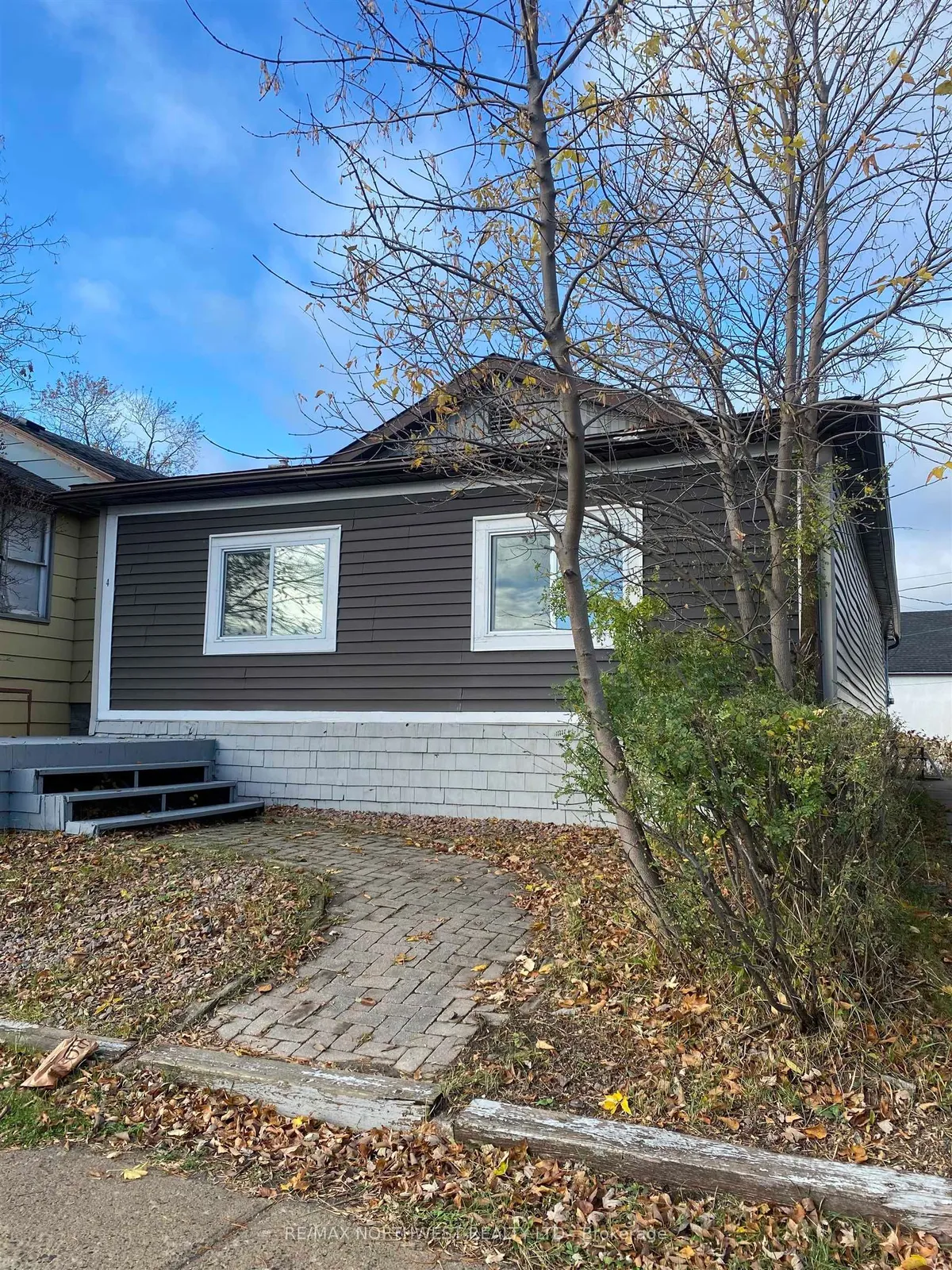 Detached in Kenora