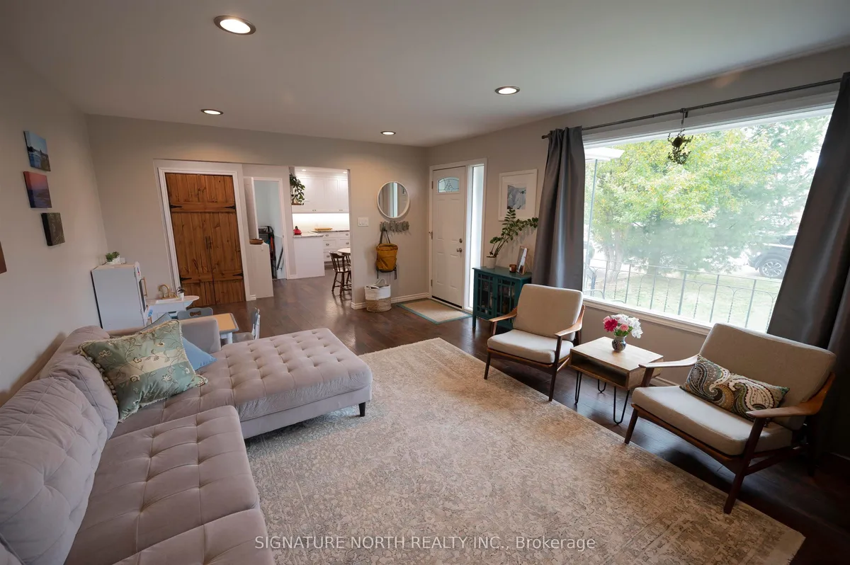 Detached in Thunder Bay