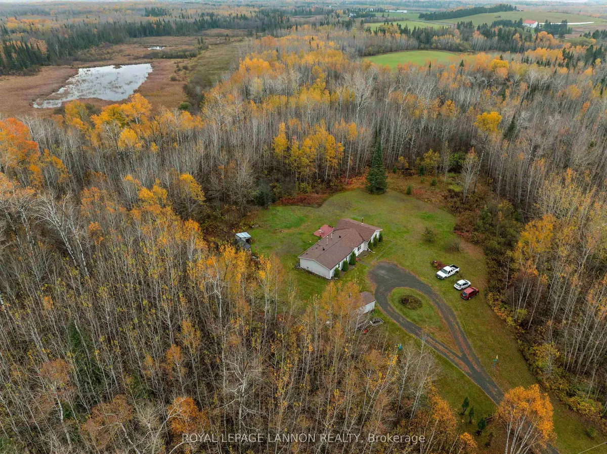 Detached in Oliver Paipoonge
