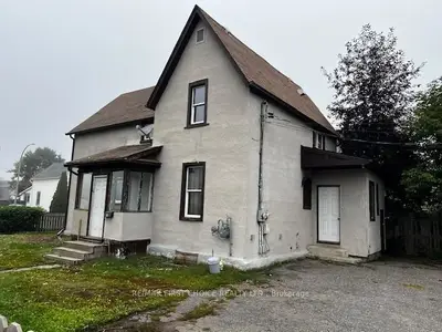 Detached in Thunder Bay