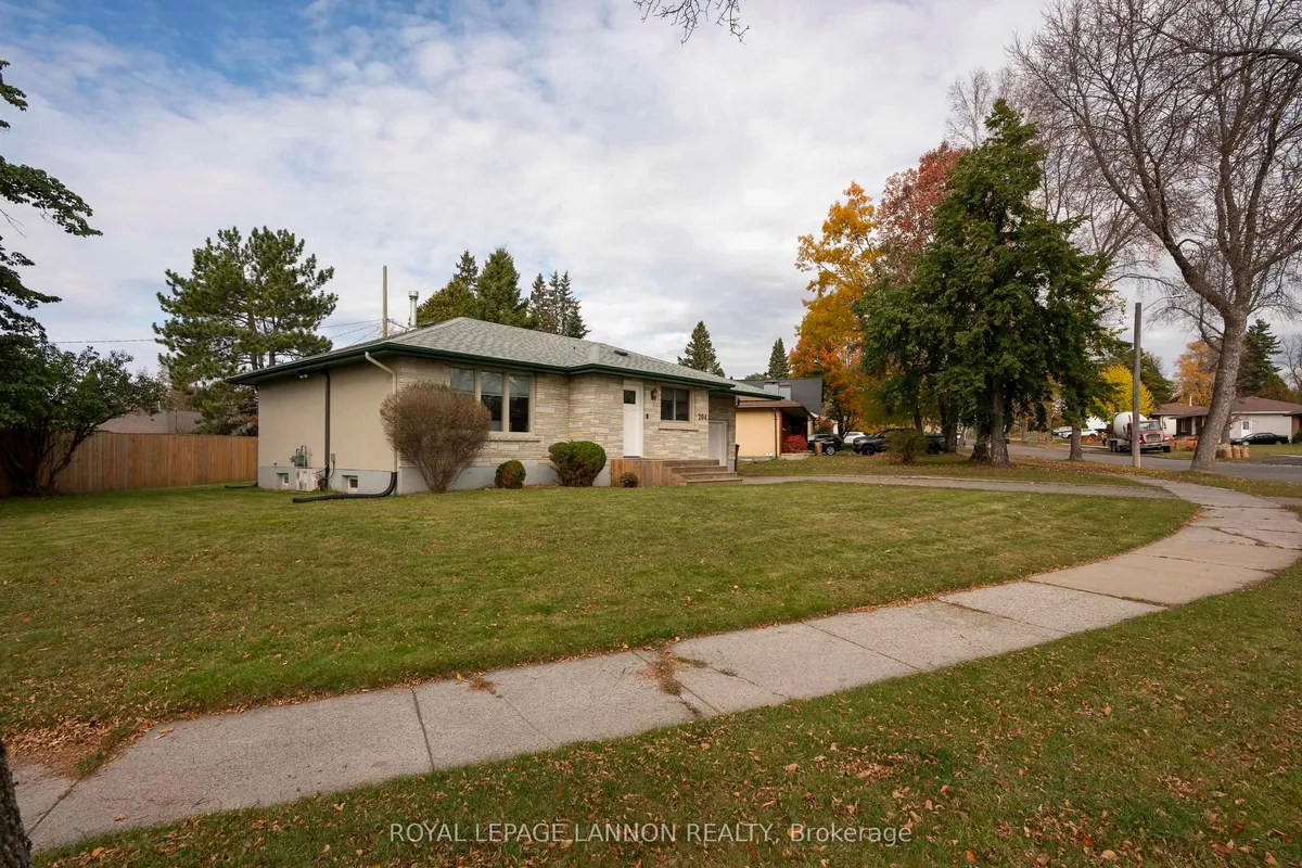 Detached in Thunder Bay