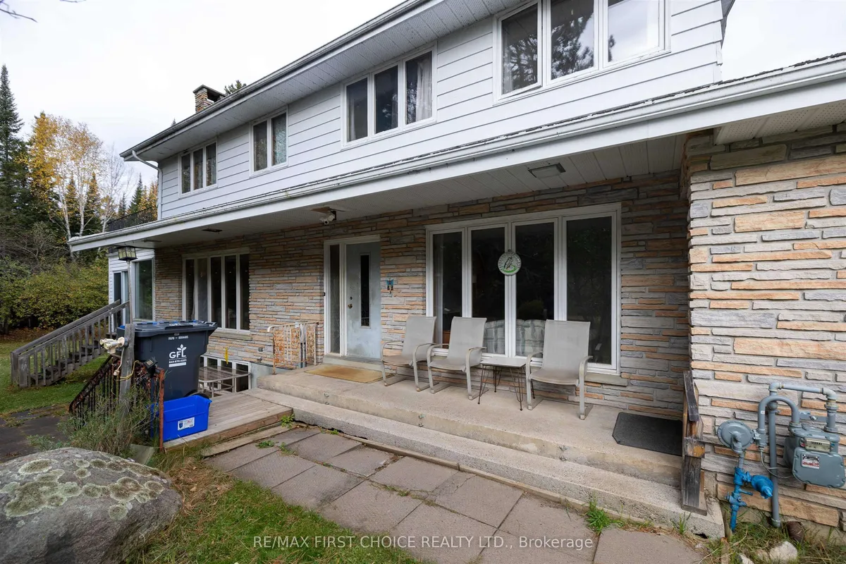 Detached in Thunder Bay