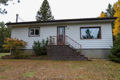 Detached in Thunder Bay