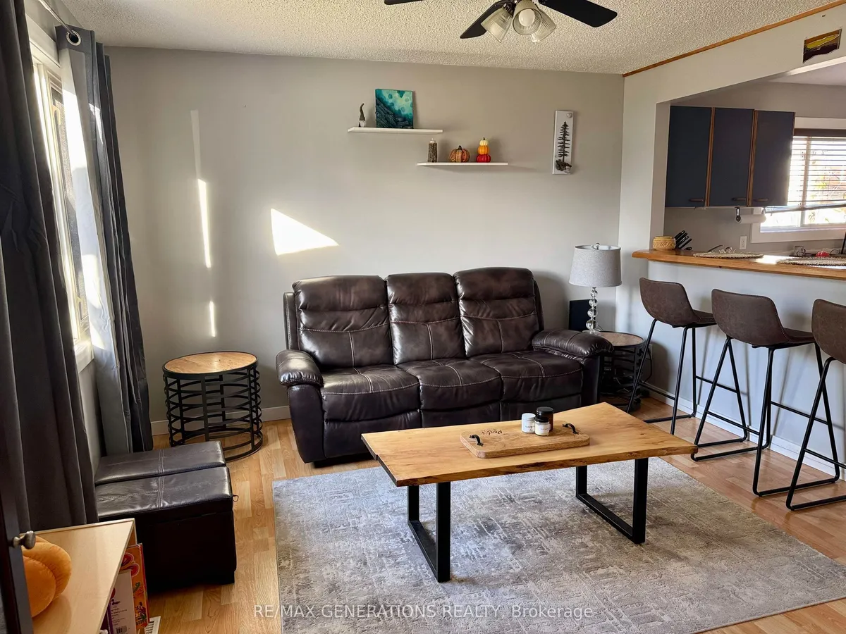 Detached in Thunder Bay