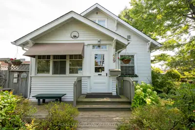 Detached in Thunder Bay